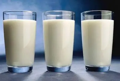 Trẻ nhỏ uống được sữa tươi rồi có nên cắt sữa bột: Chuyên gia trả lời, nhiều mẹ đang nhầm lẫn